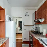 Guesthost - - Piazza Dei Signori Flats *
