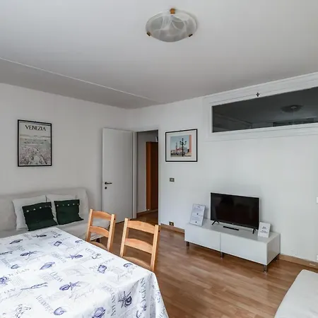 Guesthost - - Piazza Dei Signori Flats Apartament *