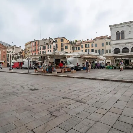 Appartement Guesthost - - Piazza Dei Signori Flats