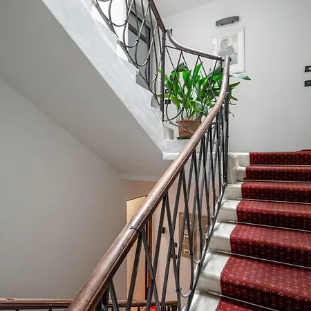 Guesthost - - Piazza Dei Signori Flats Apartament *