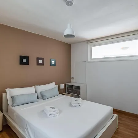 Apartament Guesthost - - Piazza Dei Signori Flats