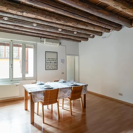 Guesthost - - Piazza Dei Signori Flats *