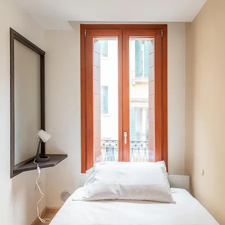 Apartament Guesthost - - Piazza Dei Signori Flats *