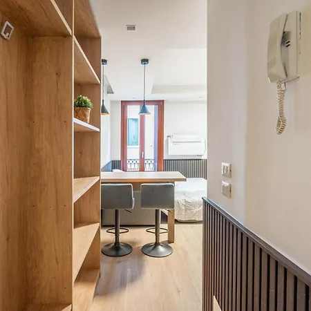 Guesthost - - Piazza Dei Signori Flats Apartament *